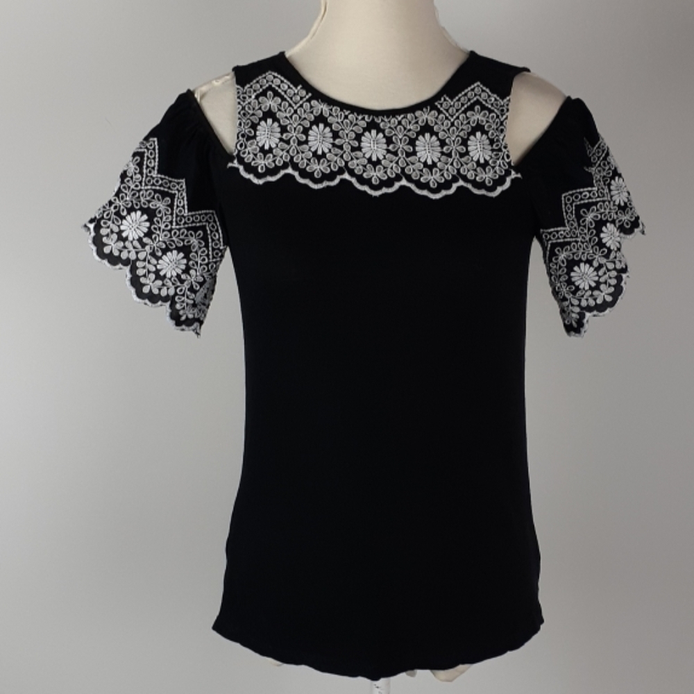 Loft cold shoulder eyelet scalloped top stretchy